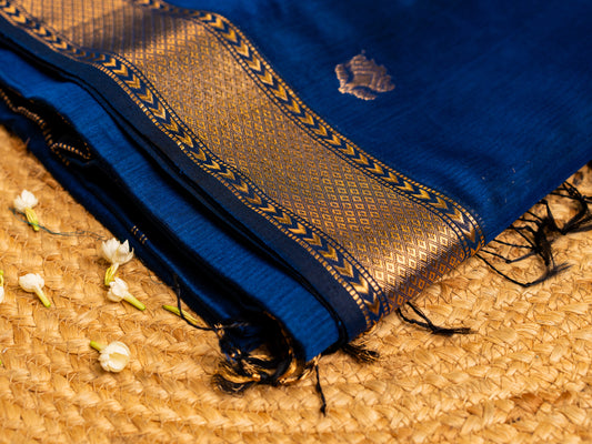 Maheshwari Lotus Butti Weaving