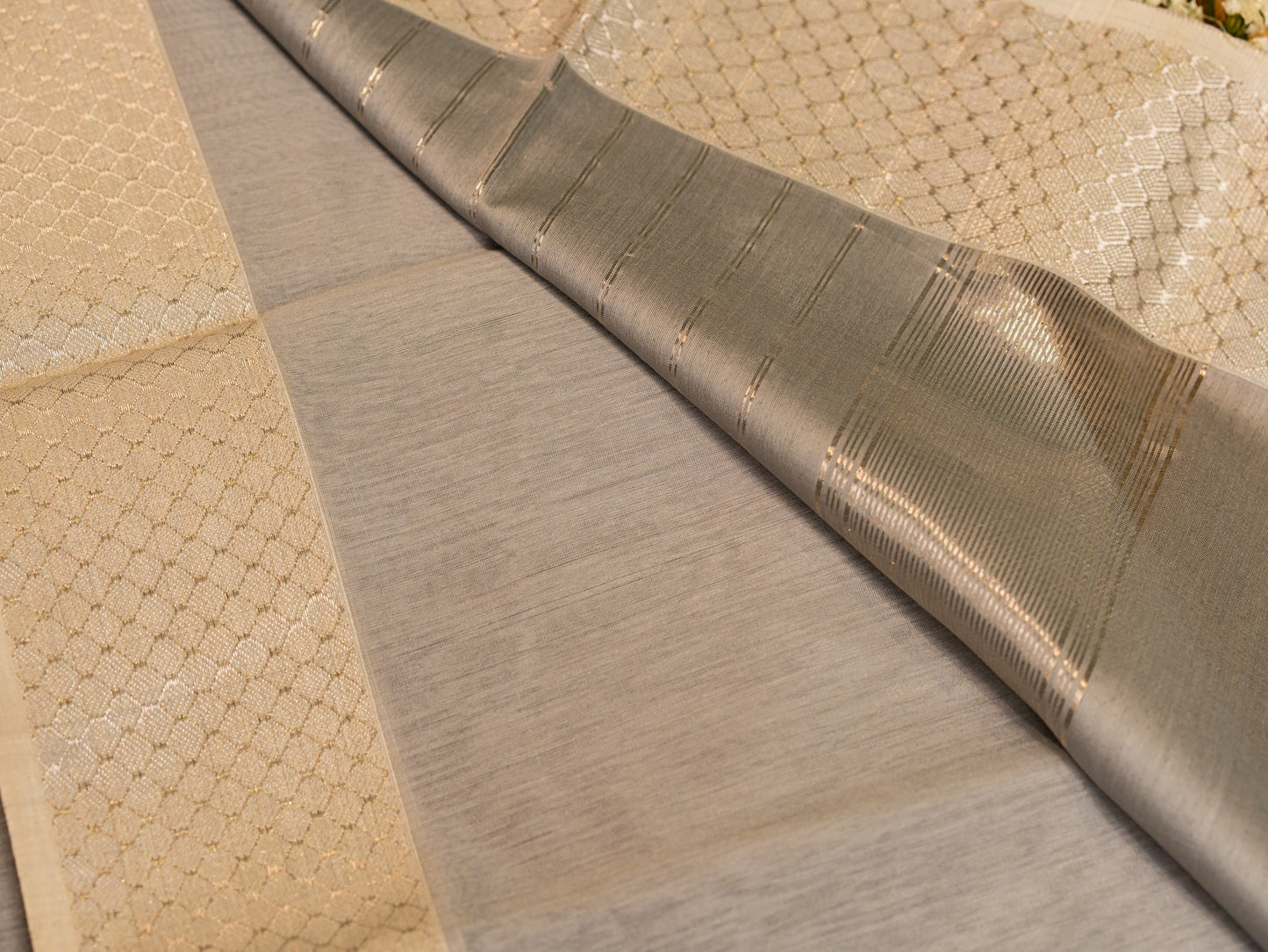 Maheshwari Silver Zari Broad Border with Plain Body