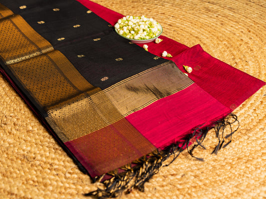 Maheshwari Zari chatai border with Butti weaving