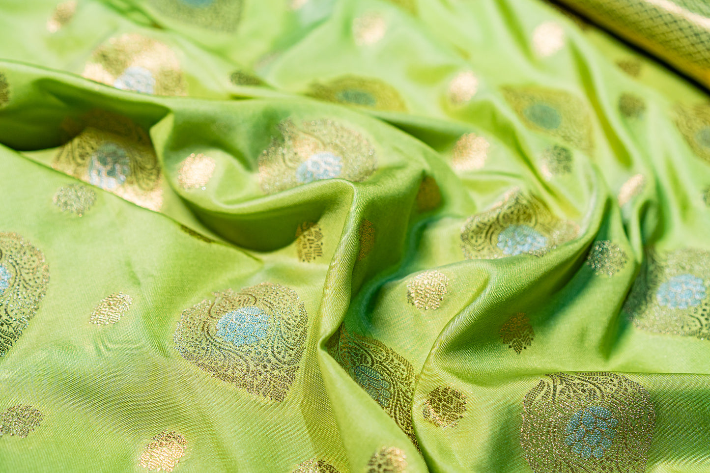 Banarasi Saree with Meenakari work