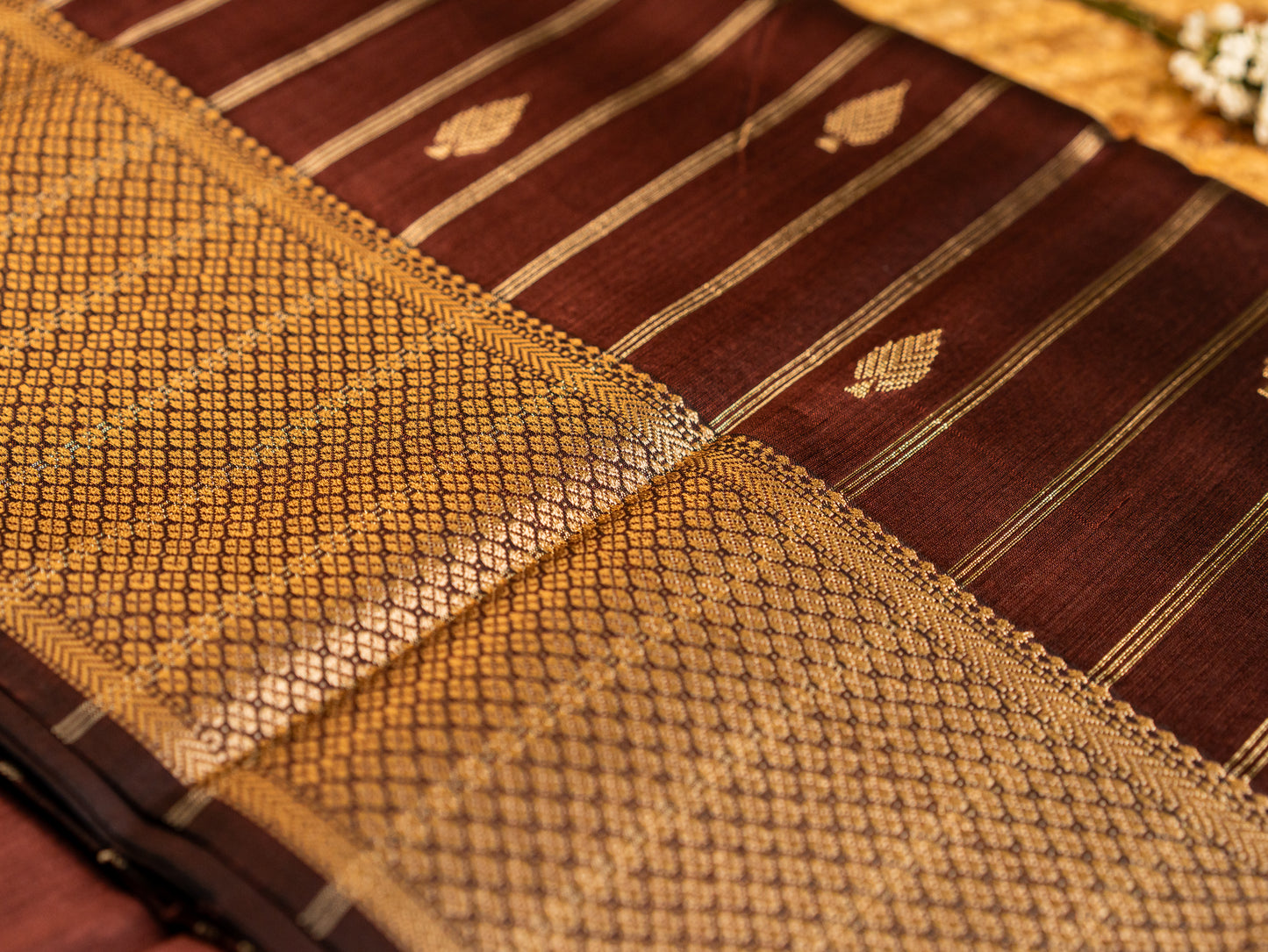 Maheshwari Resham Thread & Zari Border Sarees with all over Thread & Zari Butti weaving