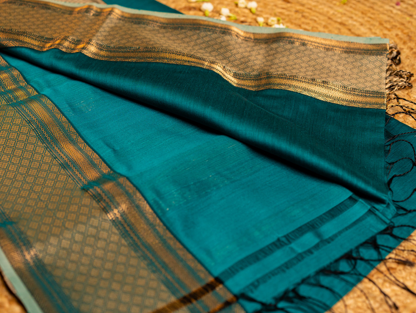 Maheshwari Zari Chatai Border Saree