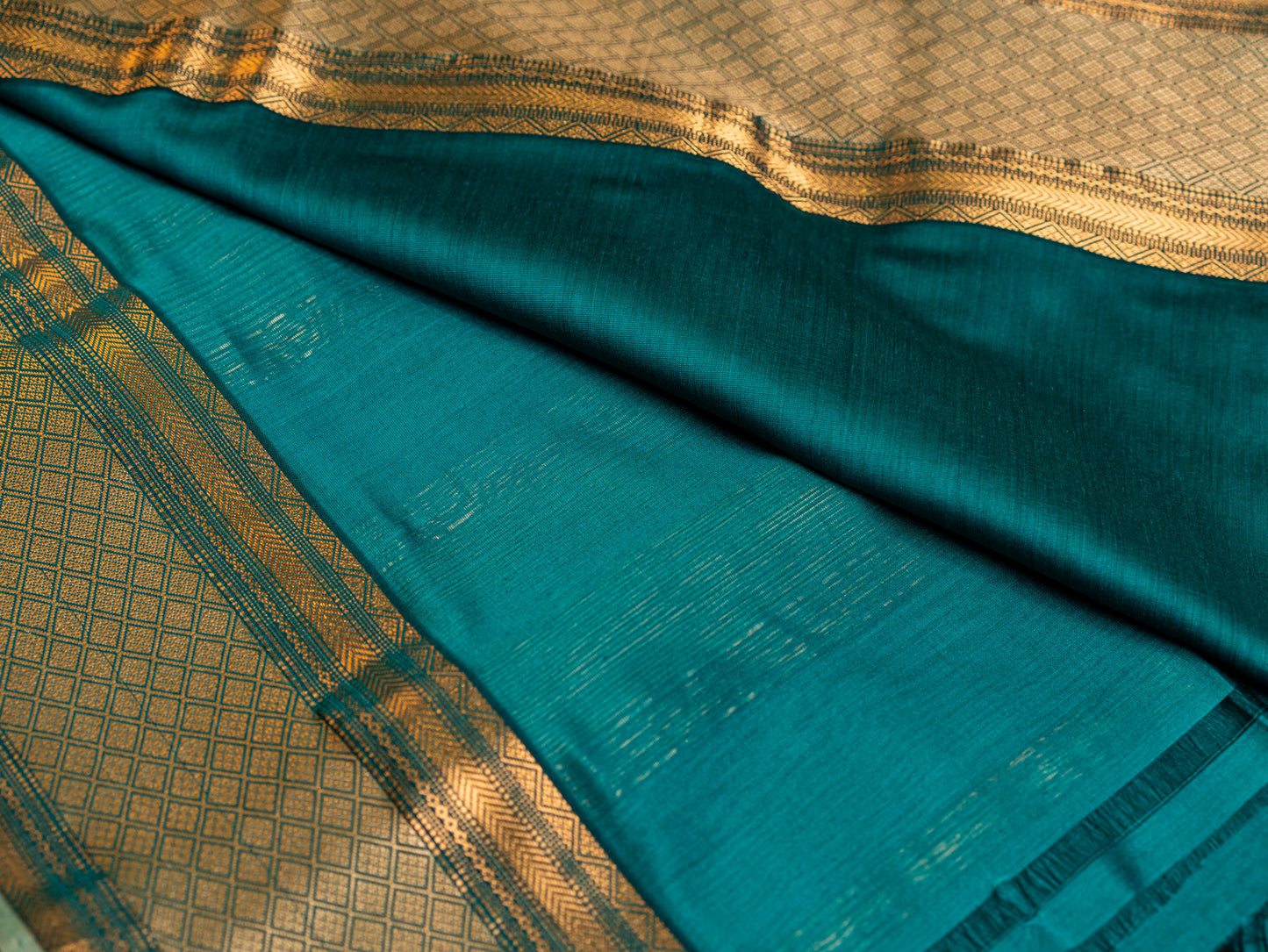 Maheshwari Zari Chatai Border Saree