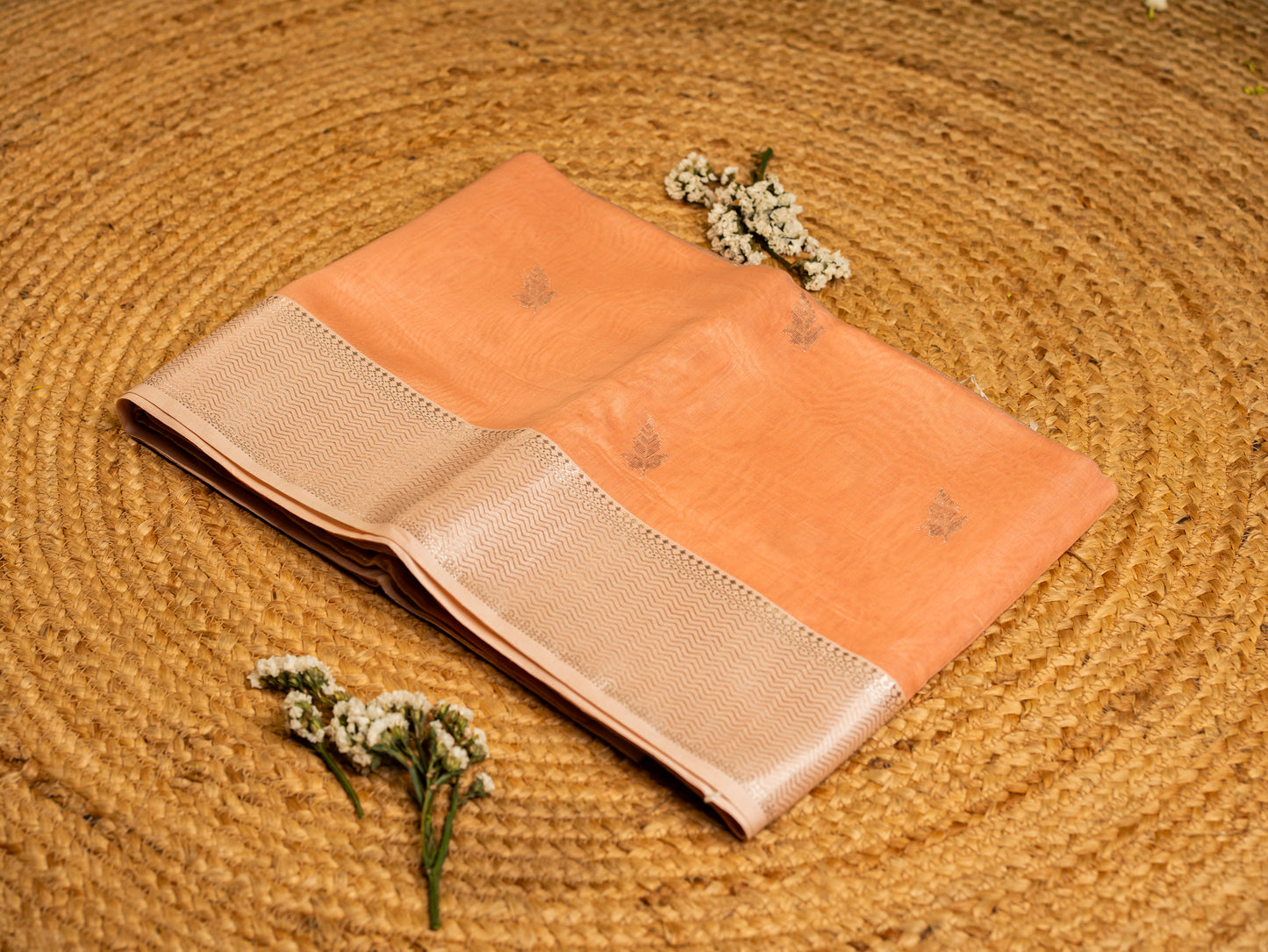 Maheshwari Silver Zari Border with Butti Weaving