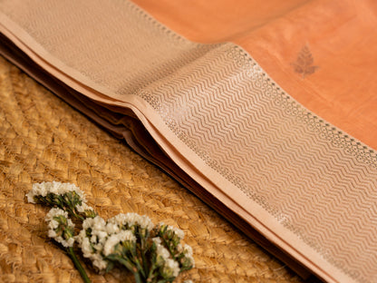 Maheshwari Silver Zari Border with Butti Weaving