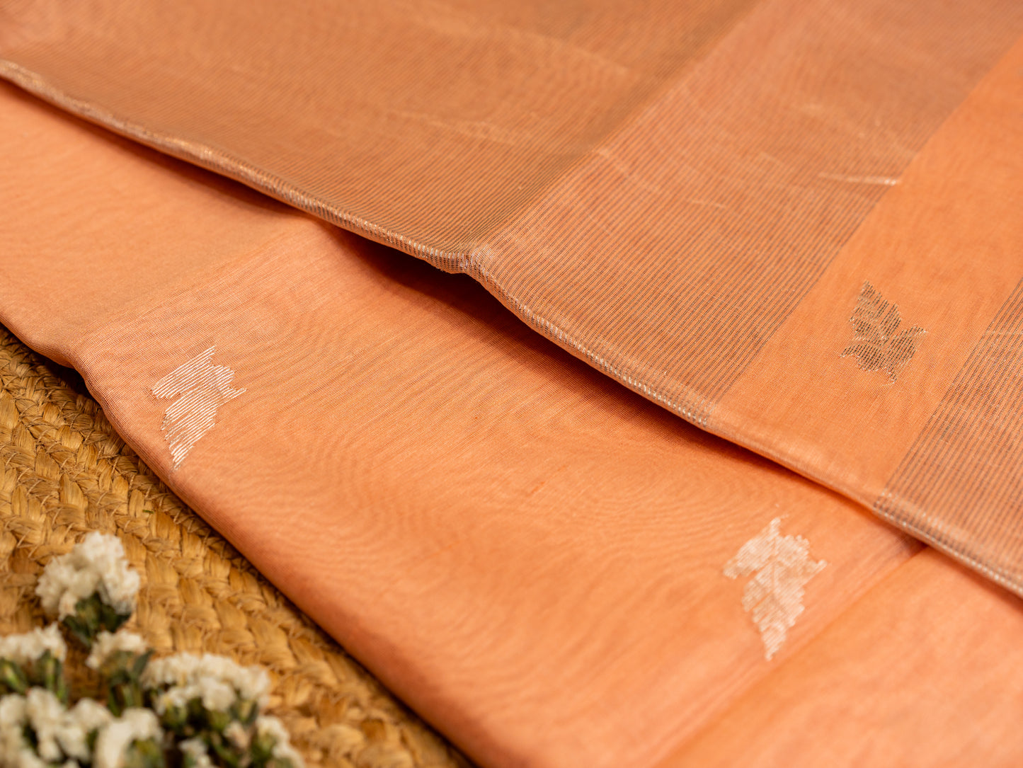 Maheshwari Silver Zari Border with Butti Weaving