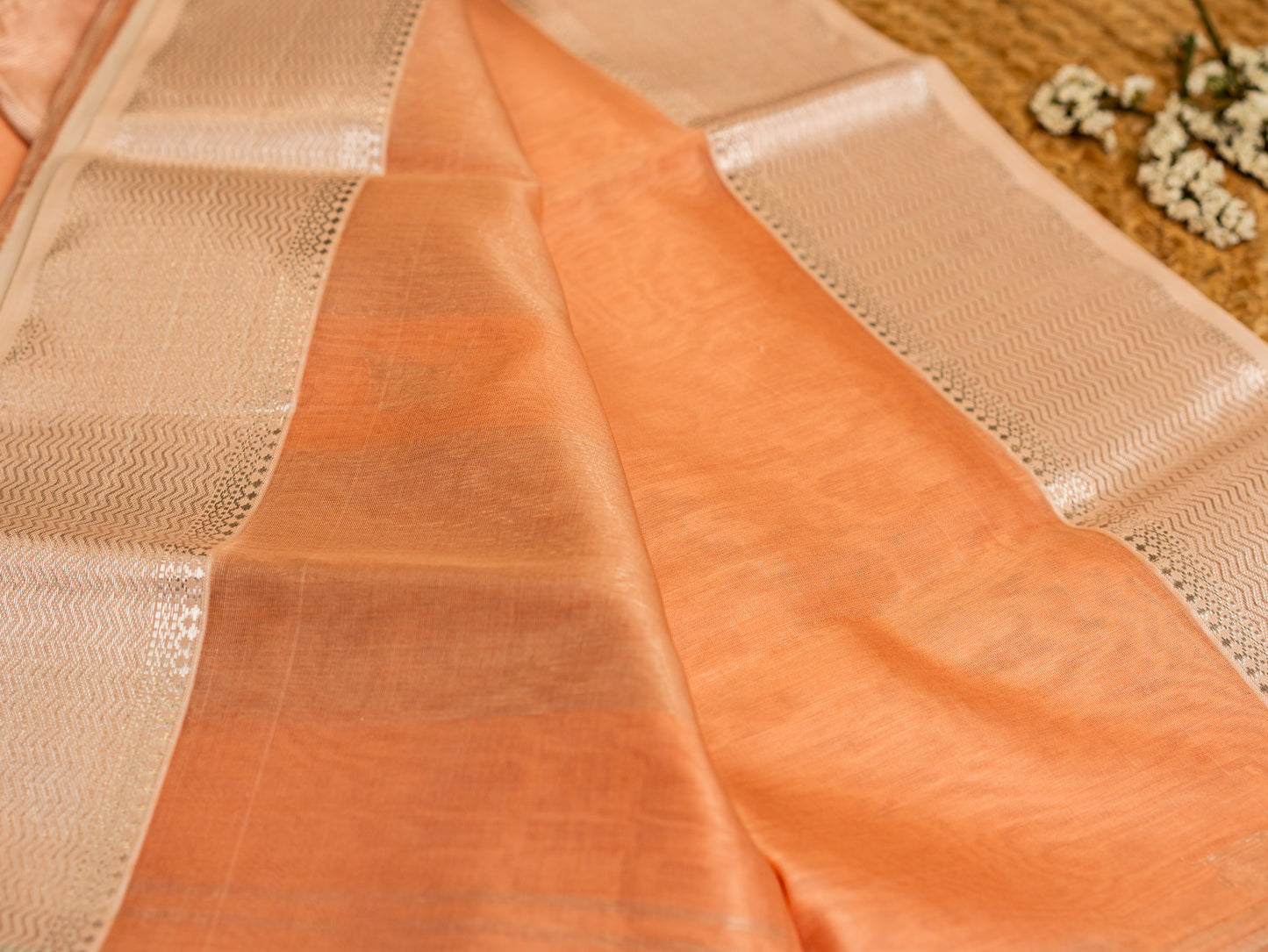 Maheshwari Silver Zari Border with Butti Weaving