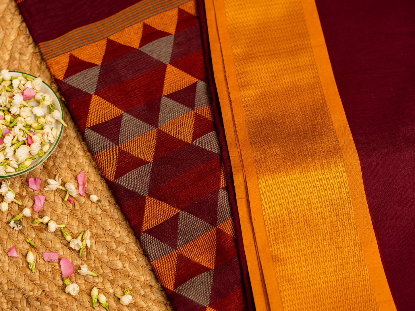 Maheshwari Rich Pyramid Weave Pallu in Ganga Jamuna Thread Border