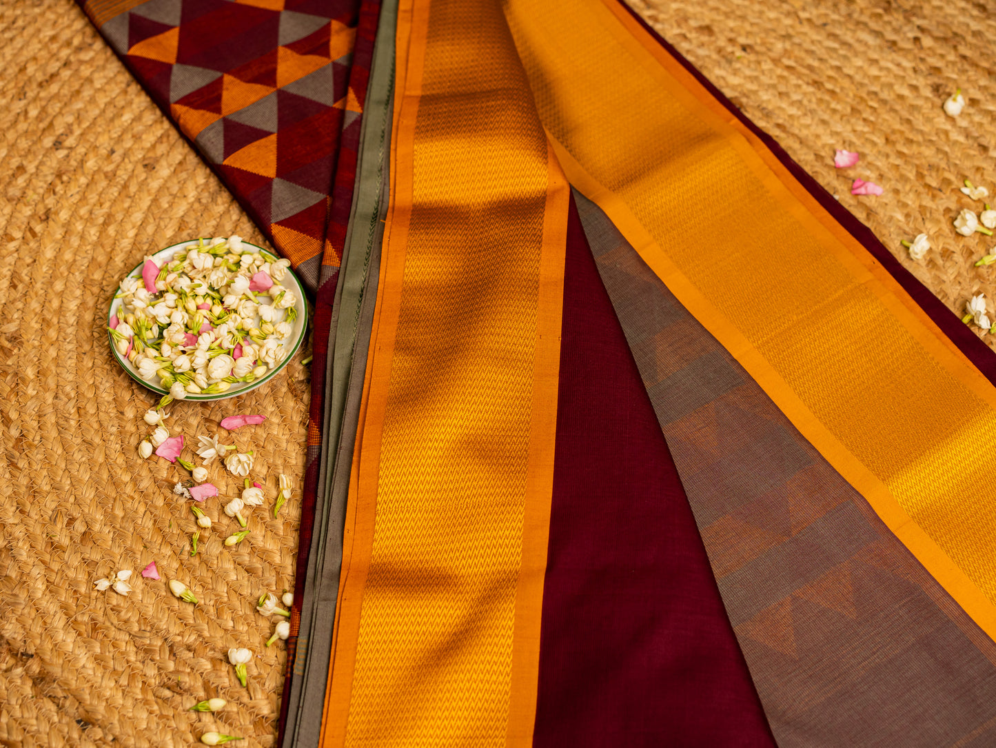 Maheshwari Rich Pyramid Weave Pallu in Ganga Jamuna Thread Border