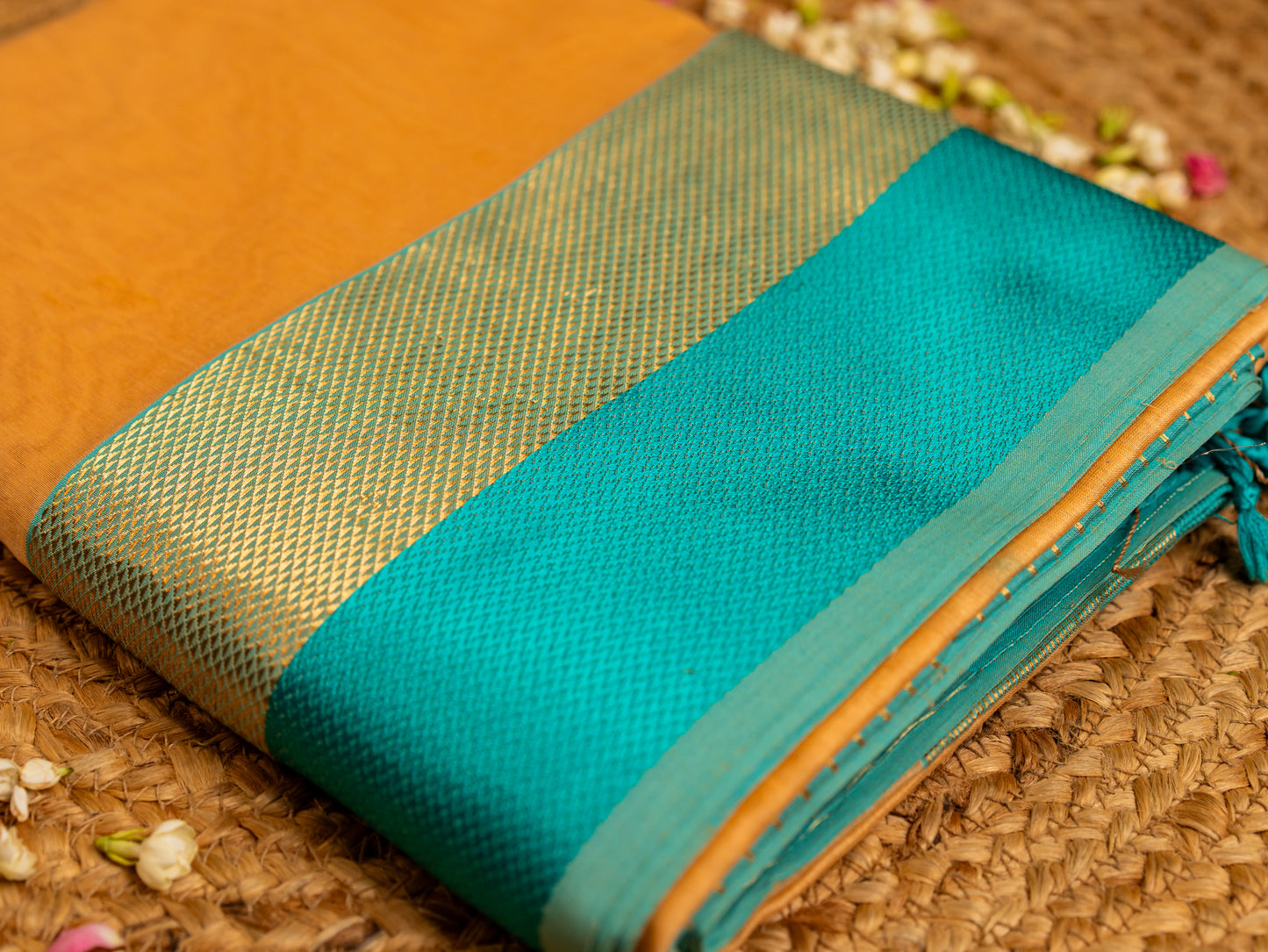 Exclusive Maheshwari Zari & Resham Thread Border