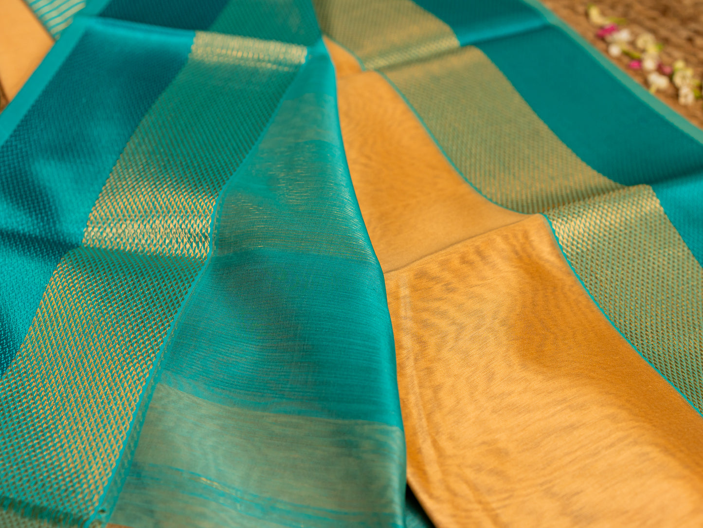 Exclusive Maheshwari Zari & Resham Thread Border