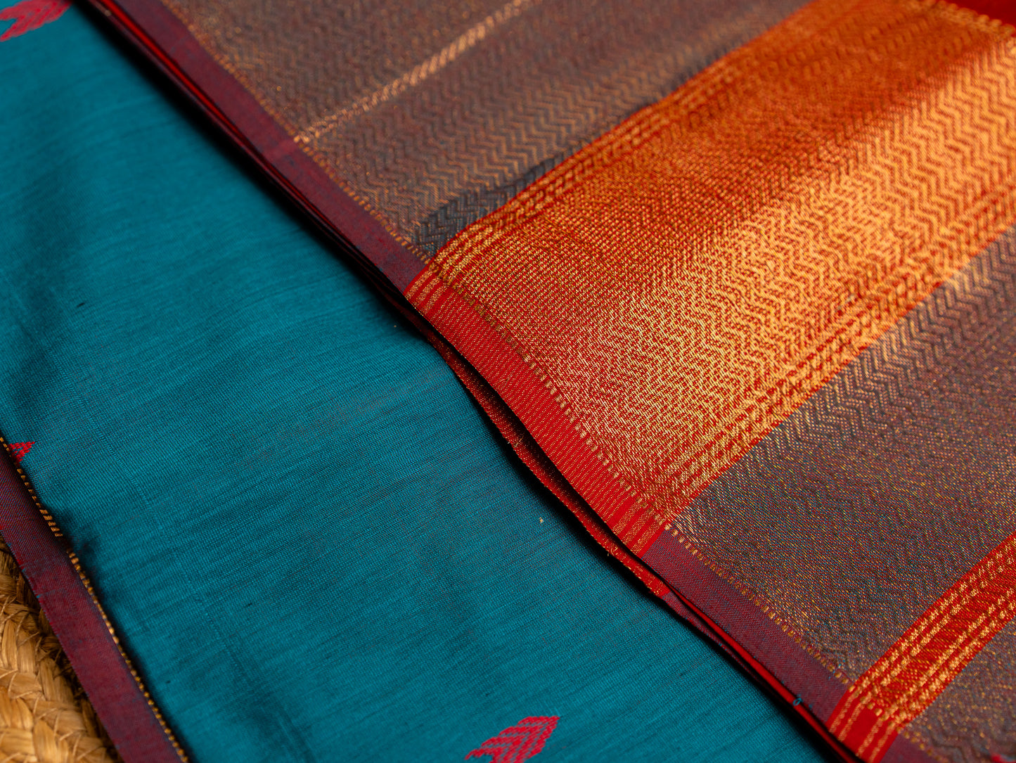 Maheshwari Zari & Resham Thread Border with allover Butti Weaving