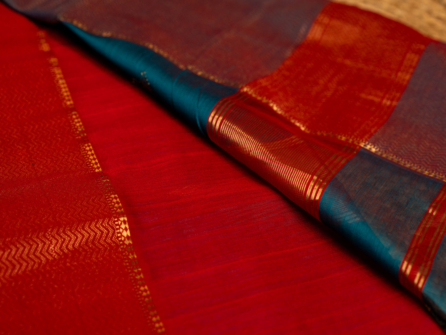 Maheshwari Zari & Resham Thread Border with allover Butti Weaving