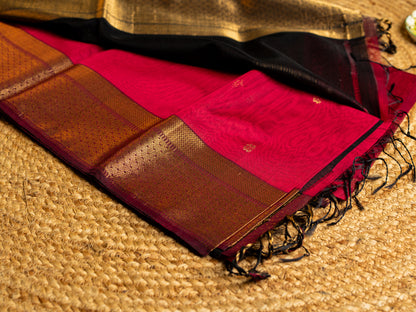 Maheshwari Zari chatai border with Butti weaving