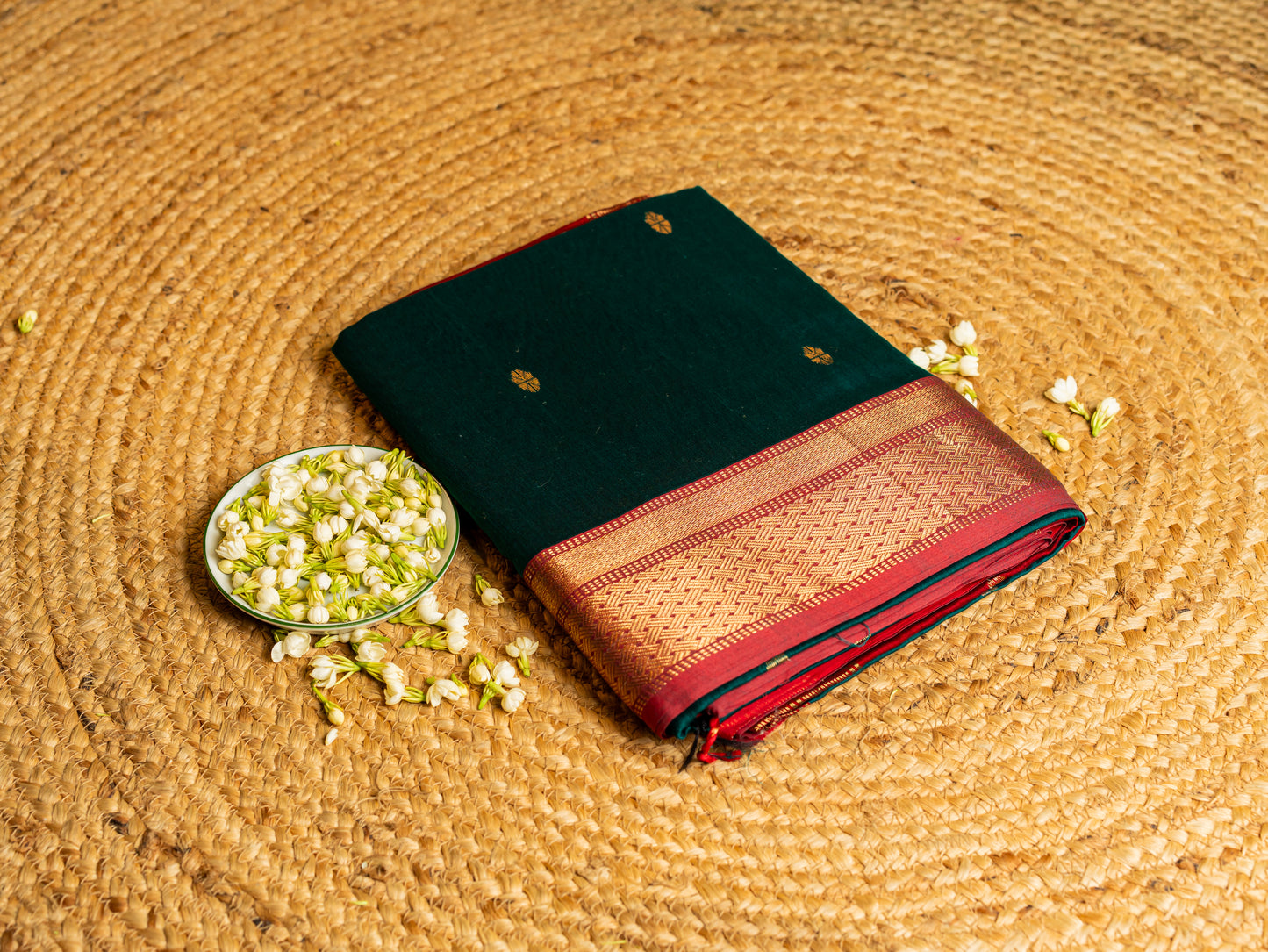 Maheshwari Zari chatai border with Butti weaving