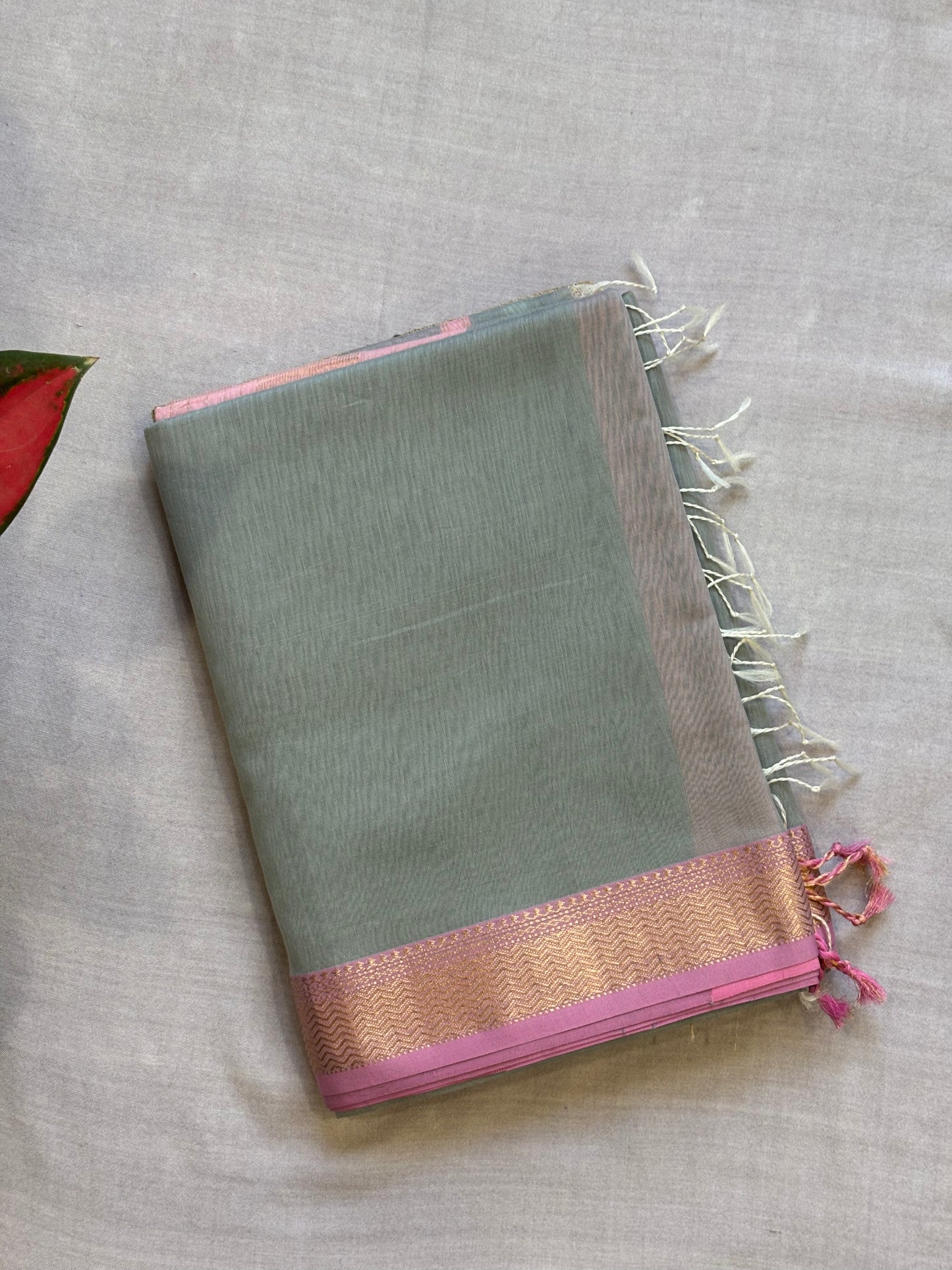Traditional Maheshwari Rewa Border with Gicha/Kosa pallu Weaving Saree Grey & Baby Pink