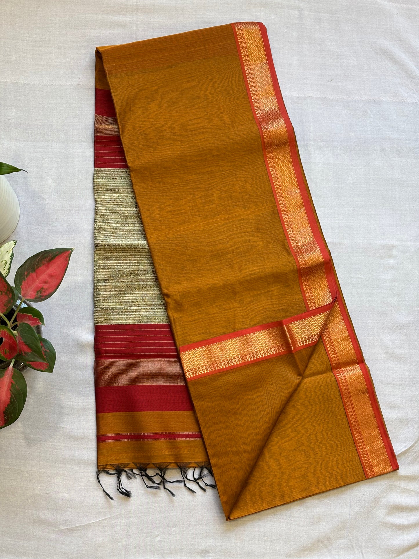 Maheshwari Rewa Border with Gicha/Kosa Pallu Weaving Saree Yellow Ocher